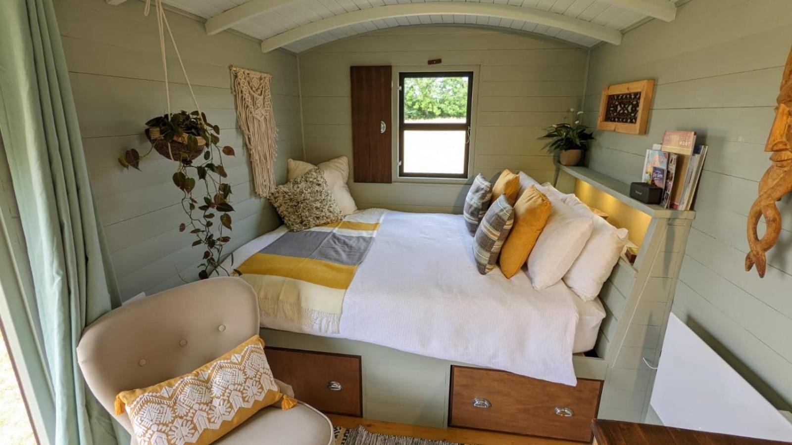 Отель Blue Sky Huts Chediston Экстерьер фото